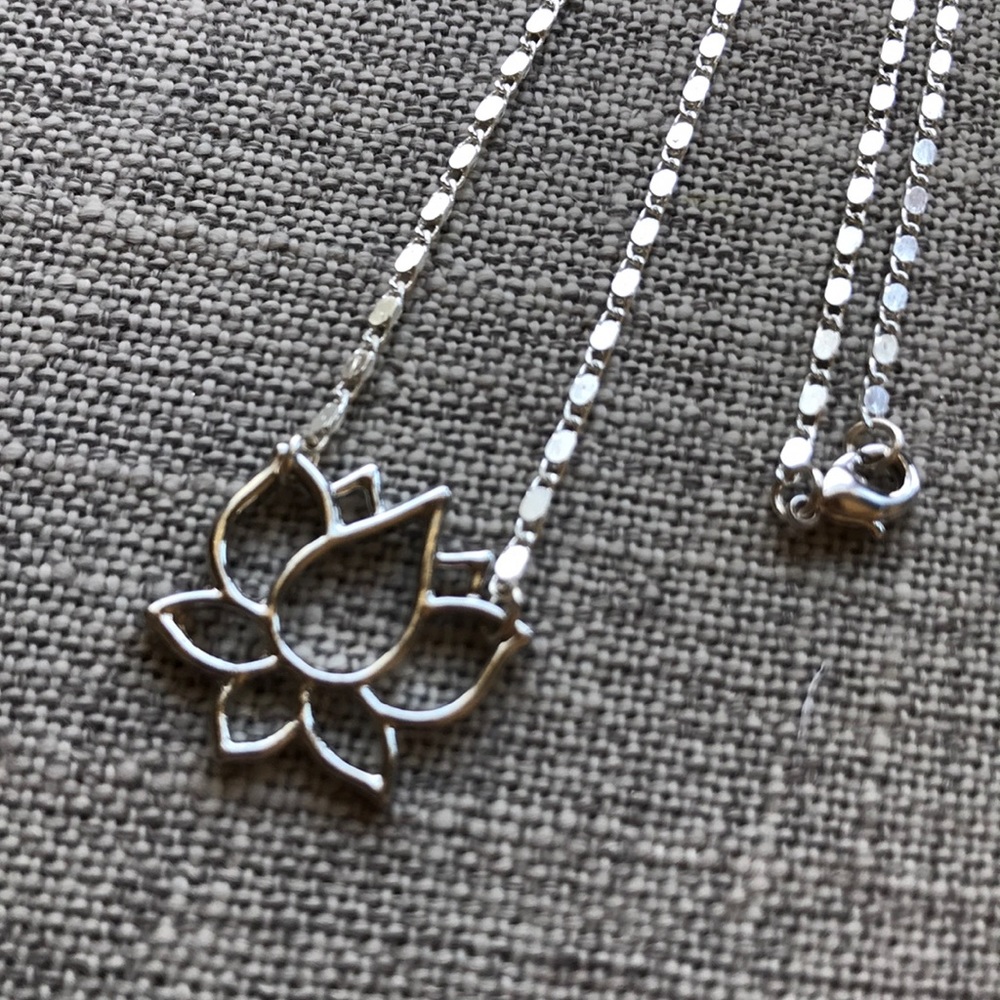 NWOT - Estrella & Luna Lotus Flower Necklace!